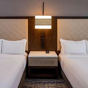 Queen Room Two Queen Beds Mobility Hearing Access